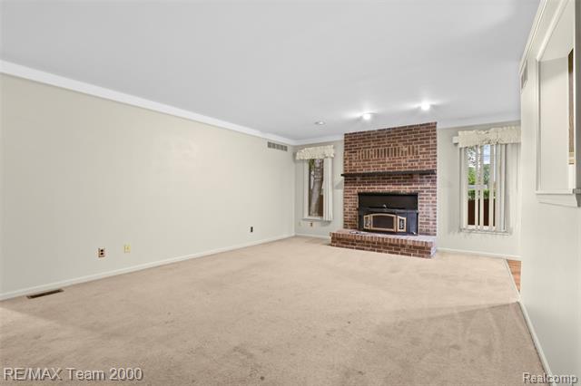 Builiding view nine for 25134 Ann Arbor Tr, Dearborn Heights, MI. 48127