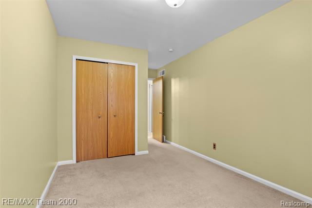Builiding view nineteen for 25134 Ann Arbor Tr, Dearborn Heights, MI. 48127