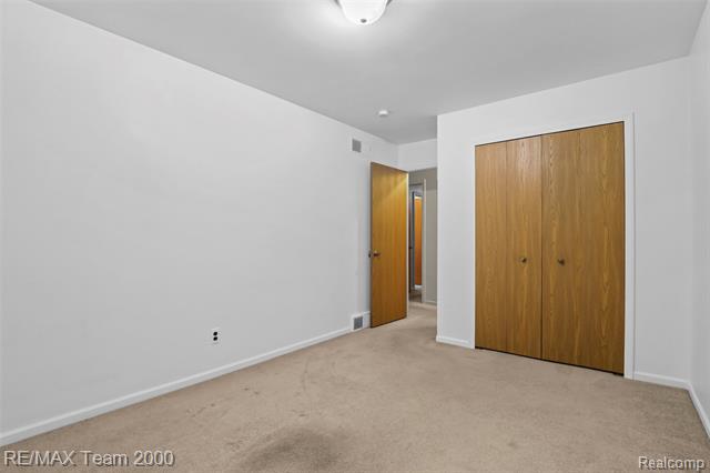 Builiding view seventeen for 25134 Ann Arbor Tr, Dearborn Heights, MI. 48127