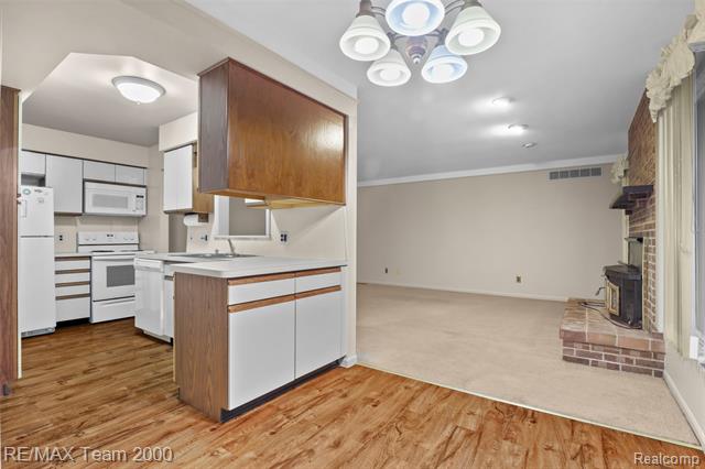 Builiding view twelve for 25134 Ann Arbor Tr, Dearborn Heights, MI. 48127
