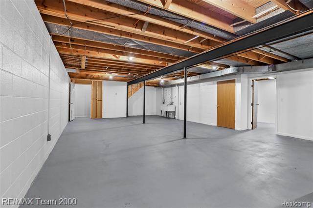 Builiding view twenty five for 25134 Ann Arbor Tr, Dearborn Heights, MI. 48127