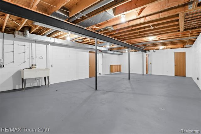 Builiding view twenty four for 25134 Ann Arbor Tr, Dearborn Heights, MI. 48127