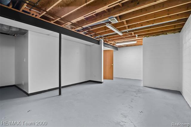 Builiding view twenty nine for 25134 Ann Arbor Tr, Dearborn Heights, MI. 48127