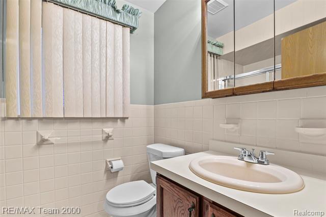 Builiding view twenty for 25134 Ann Arbor Tr, Dearborn Heights, MI. 48127