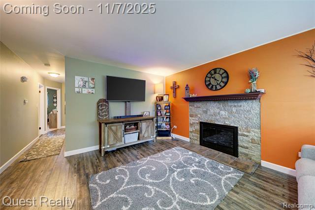 Builiding view four for 9013 Oporto, Livonia, MI. 48150