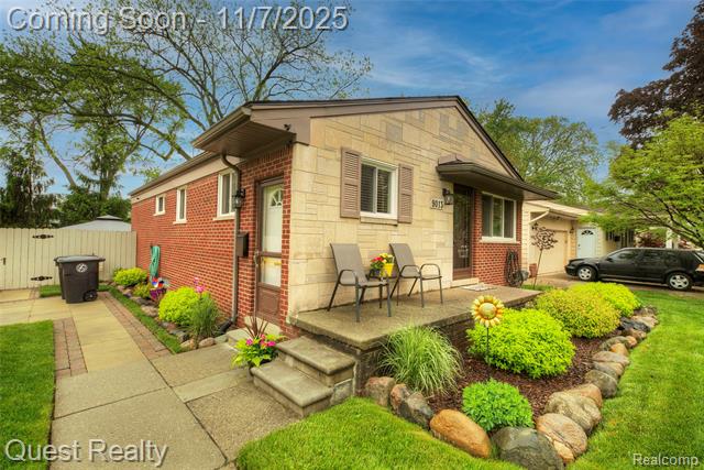 Builiding view one for 9013 Oporto, Livonia, MI. 48150