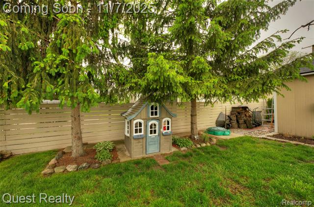 Builiding view thirty eight for 9013 Oporto, Livonia, MI. 48150