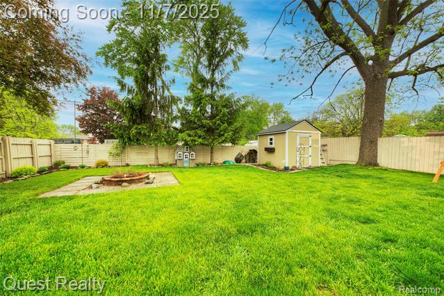 Builiding view thirty five for 9013 Oporto, Livonia, MI. 48150