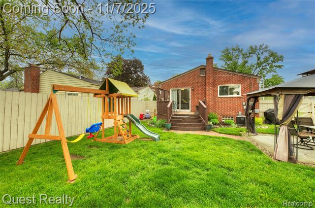 Builiding view thirty four for 9013 Oporto, Livonia, MI. 48150