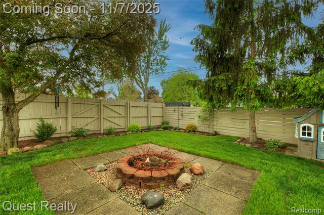 Builiding view thirty seven for 9013 Oporto, Livonia, MI. 48150