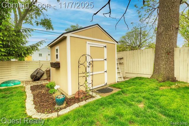 Builiding view thirty six for 9013 Oporto, Livonia, MI. 48150