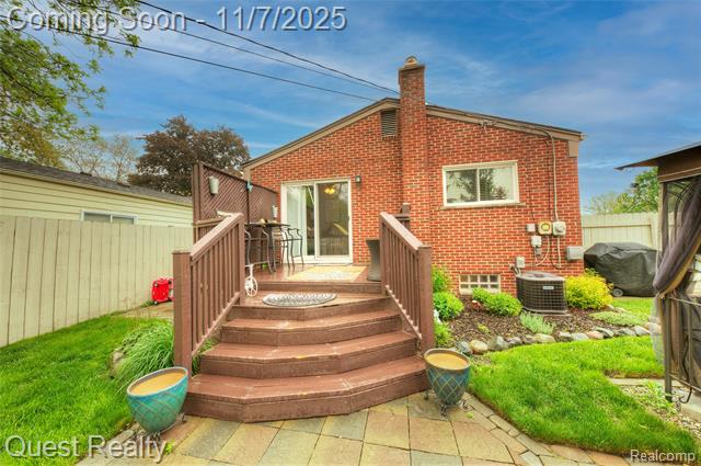 Builiding view thirty two for 9013 Oporto, Livonia, MI. 48150