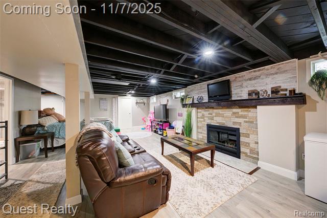 Builiding view twenty one for 9013 Oporto, Livonia, MI. 48150