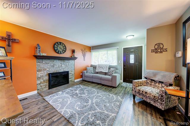 Builiding view two for 9013 Oporto, Livonia, MI. 48150