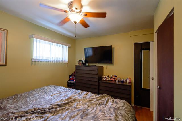 Builiding view fifteen for 8913 Appleton, Redford, MI. 48239