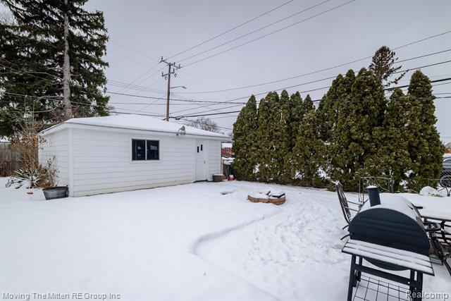 Builiding view thirty eight for 8913 Appleton, Redford, MI. 48239