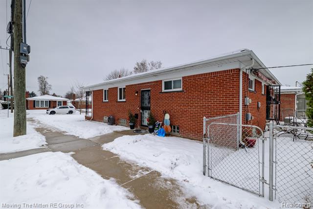 Builiding view thirty nine for 8913 Appleton, Redford, MI. 48239