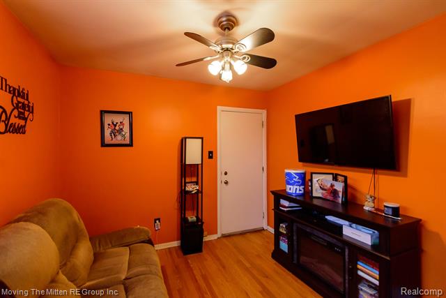 Builiding view twenty for 8913 Appleton, Redford, MI. 48239