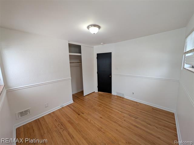 Builiding view seven for 29965 Westfield, Livonia, MI. 48150