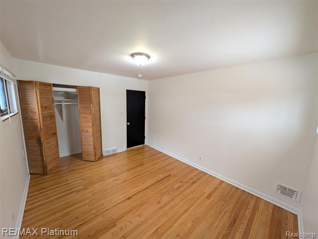 Builiding view ten for 29965 Westfield, Livonia, MI. 48150