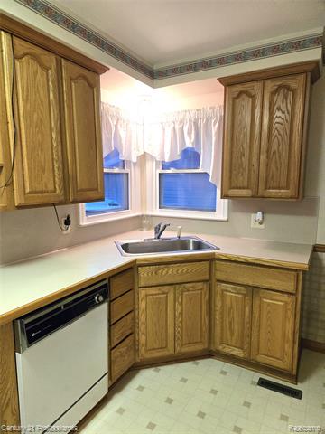 Builiding view eleven for 31265 Minton, Livonia, MI. 48150