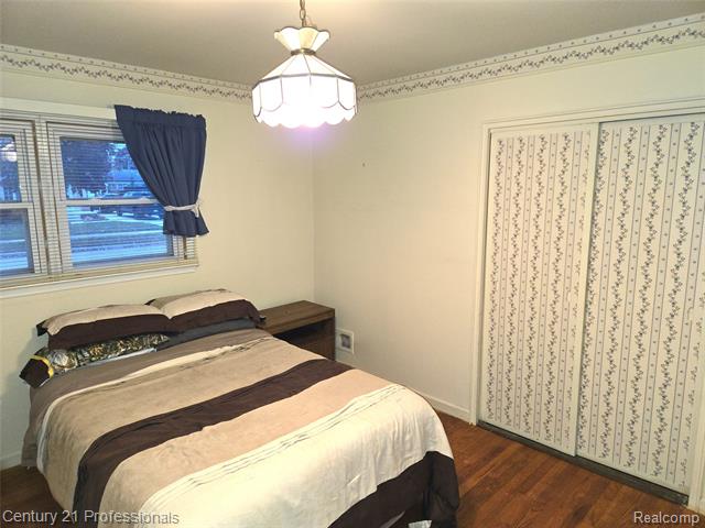 Builiding view twenty four for 31265 Minton, Livonia, MI. 48150