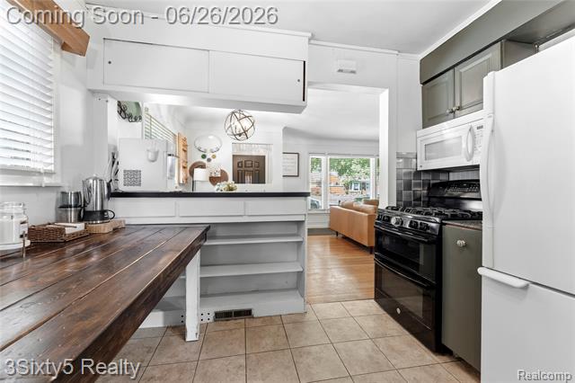 Builiding view nine for 28717 Westfield, Livonia, MI. 48150