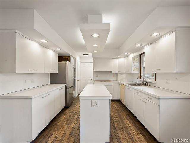 Builiding view fifteen for 24361 Glenda, Novi, MI. 48375