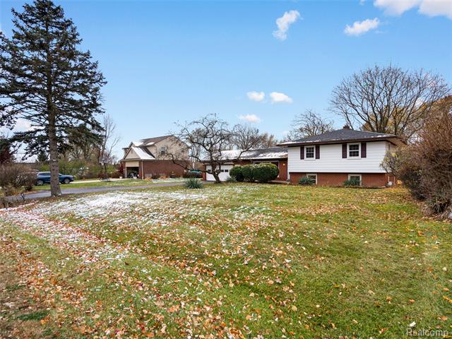 Builiding view five for 24361 Glenda, Novi, MI. 48375