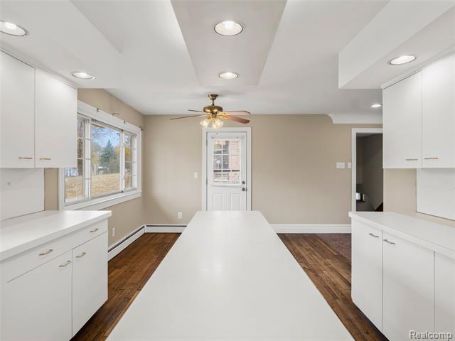 Builiding view fourteen for 24361 Glenda, Novi, MI. 48375