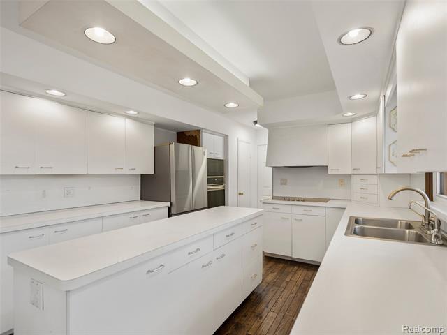 Builiding view seventeen for 24361 Glenda, Novi, MI. 48375