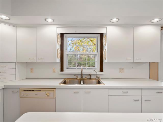 Builiding view thirteen for 24361 Glenda, Novi, MI. 48375