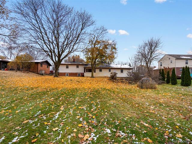 Builiding view thirty seven for 24361 Glenda, Novi, MI. 48375