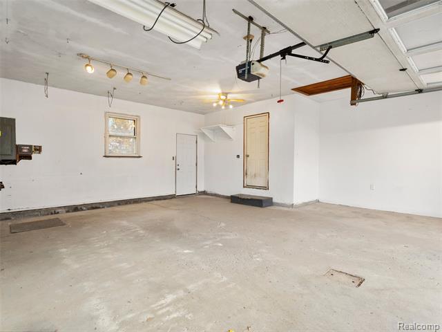 Builiding view thirty three for 24361 Glenda, Novi, MI. 48375