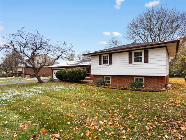 Builiding view two for 24361 Glenda, Novi, MI. 48375