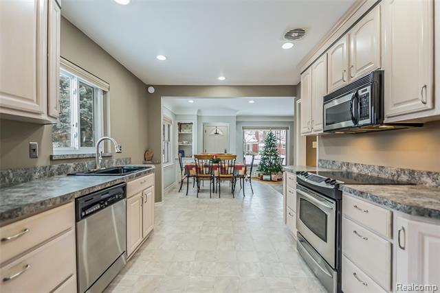 Builiding view five for 9330 San Jose, Redford, MI. 48239