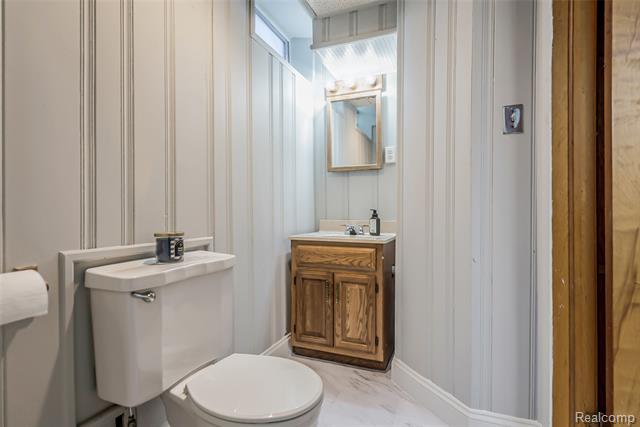 Builiding view seventeen for 9330 San Jose, Redford, MI. 48239