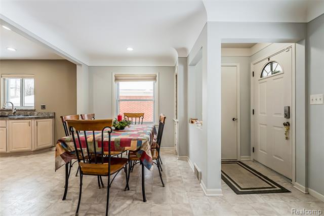 Builiding view six for 9330 San Jose, Redford, MI. 48239