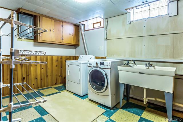 Builiding view sixteen for 9330 San Jose, Redford, MI. 48239