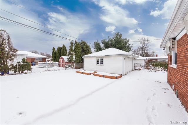 Builiding view twenty one for 9330 San Jose, Redford, MI. 48239