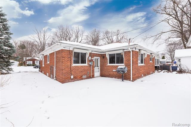 Builiding view twenty for 9330 San Jose, Redford, MI. 48239