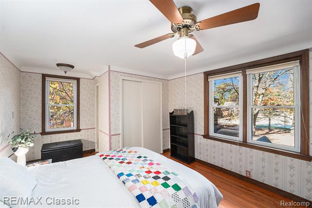 Builiding view eighteen for 27501 West Chicago, Livonia, MI. 48150