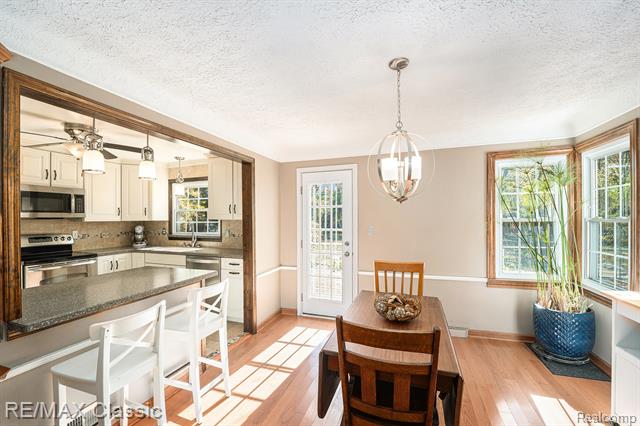 Builiding view four for 27501 West Chicago, Livonia, MI. 48150