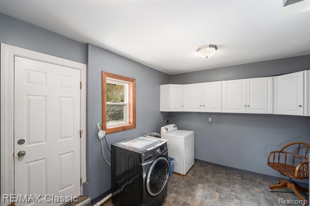 Builiding view fourteen for 27501 West Chicago, Livonia, MI. 48150