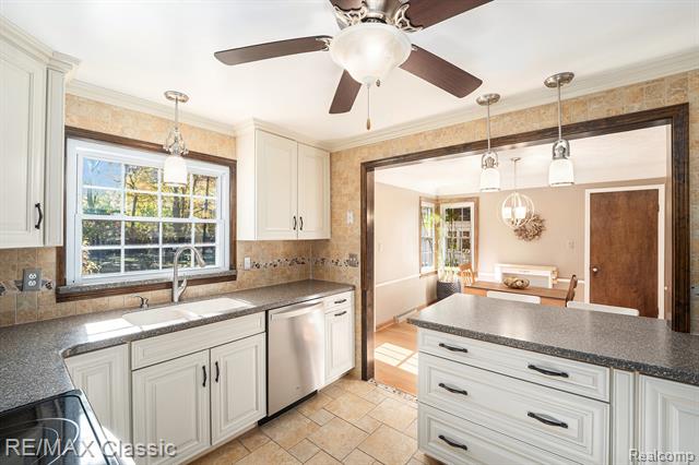 Builiding view nine for 27501 West Chicago, Livonia, MI. 48150