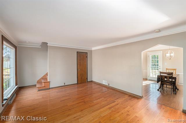 Builiding view one for 27501 West Chicago, Livonia, MI. 48150