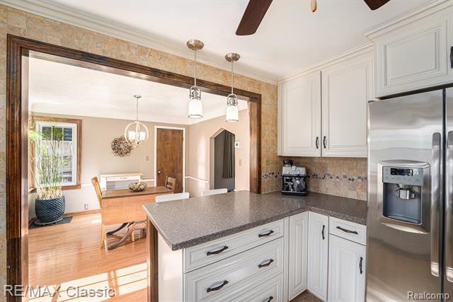 Builiding view six for 27501 West Chicago, Livonia, MI. 48150