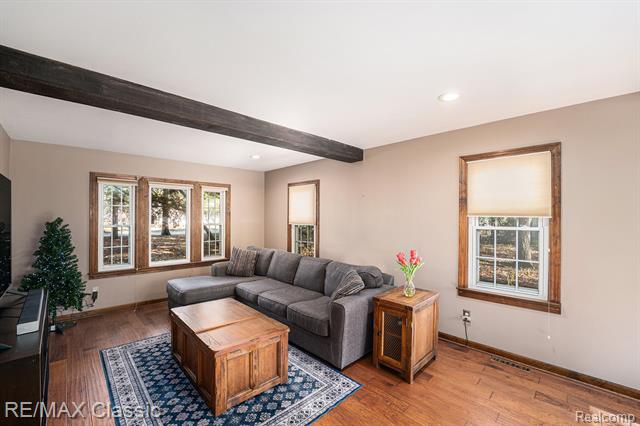 Builiding view ten for 27501 West Chicago, Livonia, MI. 48150