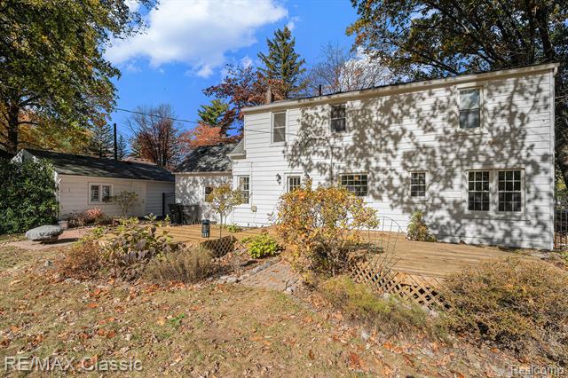 Builiding view twenty three for 27501 West Chicago, Livonia, MI. 48150