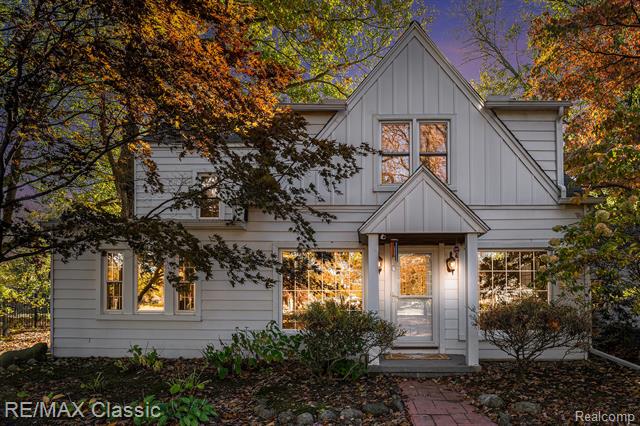 Builiding view twenty for 27501 West Chicago, Livonia, MI. 48150